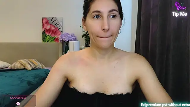 Snapshot of marrycolins chatting on August 6, 2026, 2:46 am marrycolins online show from August 6, 2026, 2:46 am