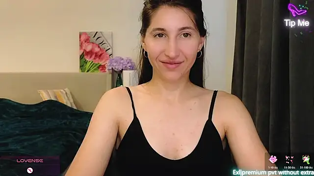 Snapshot of marrycolins chatting on August 9, 2026, 2:35 am marrycolins online show from August 9, 2026, 2:35 am