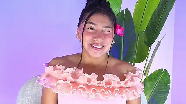 LinnaGardenia online show from April 30, 2026, 12:33 pm