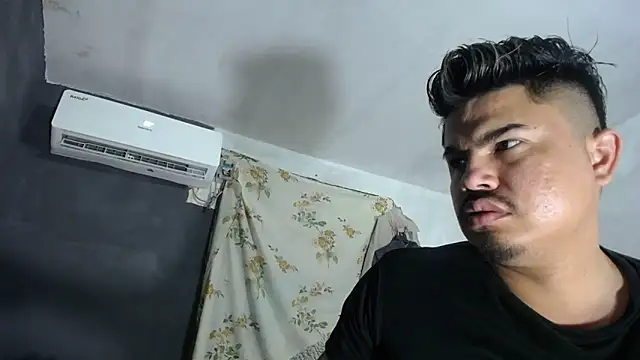 Snapshot of DickMasterfindom chatting on February 1, 2025, 3:19 am DickMasterfindom online show from February 1, 2025, 3:19 am