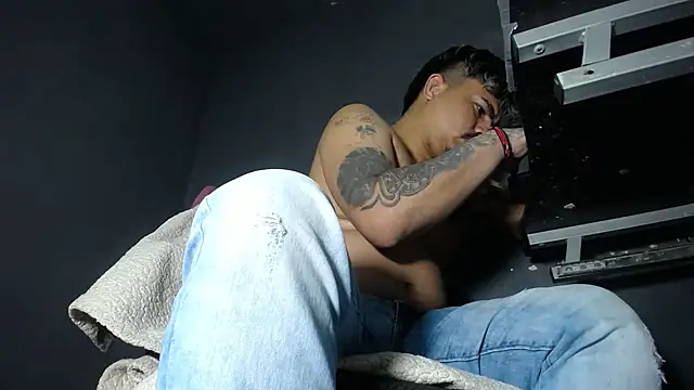 Snapshot of DickMasterfindom chatting on February 6, 2025, 7:02 am DickMasterfindom online show from February 6, 2025, 7:02 am