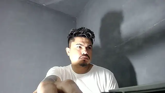 Snapshot of DickMasterfindom chatting on February 9, 2025, 4:04 am DickMasterfindom online show from February 9, 2025, 4:04 am