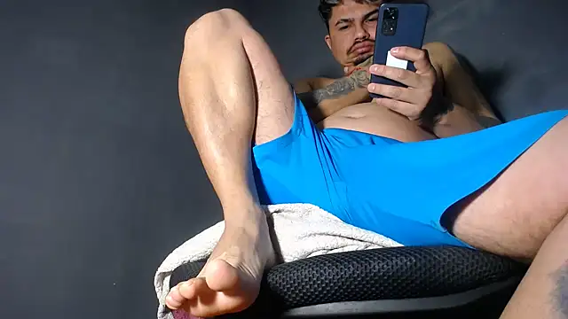 Snapshot of DickMasterfindom chatting on February 9, 2025, 11:25 pm DickMasterfindom online show from February 9, 2025, 11:25 pm