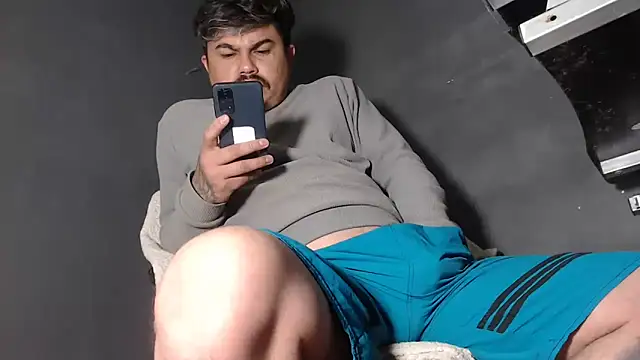 Snapshot of DickMasterfindom chatting on March 3, 2025, 4:14 am DickMasterfindom online show from March 3, 2025, 4:14 am