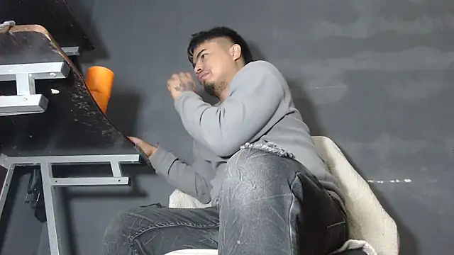 Snapshot of DickMasterfindom chatting on March 18, 2025, 2:25 am DickMasterfindom online show from March 18, 2025, 2:25 am