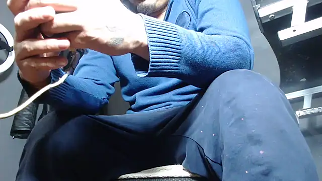 Snapshot of DickMasterfindom chatting on March 21, 2025, 5:00 am DickMasterfindom online show from March 21, 2025, 5:00 am