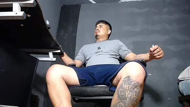 Snapshot of DickMasterfindom chatting on September 23, 2025, 2:47 am DickMasterfindom online show from September 23, 2025, 2:47 am