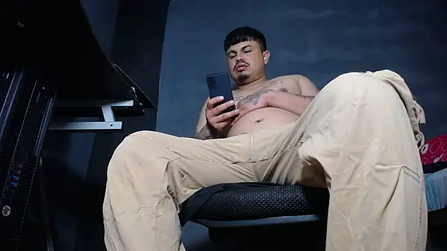 Snapshot of DickMasterfindom chatting on September 28, 2025, 6:35 pm DickMasterfindom online show from September 28, 2025, 6:35 pm