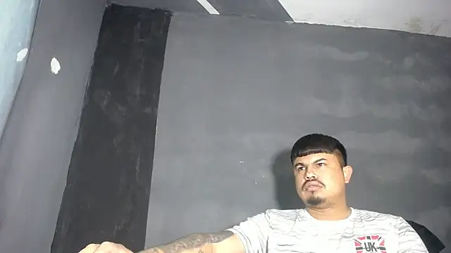 Snapshot of DickMasterfindom chatting on October 4, 2025, 2:20 am DickMasterfindom online show from October 4, 2025, 2:20 am