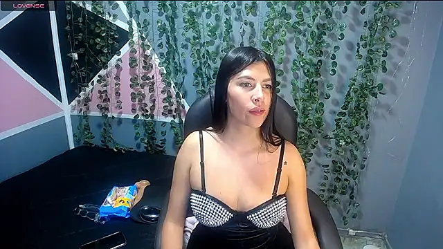 Snapshot of Alanna_atm_ chatting on December 2, 2024, 9:17 pm Alanna atm online show from December 2, 2024, 9:17 pm
