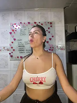 Snapshot of Alanna_atm_ chatting on January 14, 2025, 11:58 pm Alanna atm online show from January 14, 2025, 11:58 pm