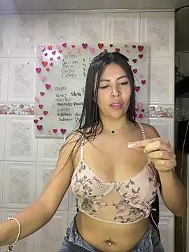 Snapshot of Alanna_atm_ chatting on January 21, 2025, 11:45 pm Alanna atm online show from January 21, 2025, 11:45 pm
