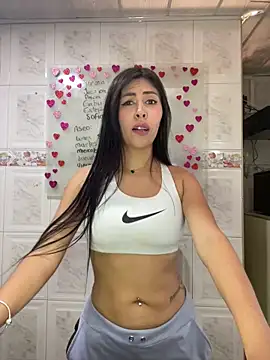 Snapshot of Alanna_atm_ chatting on January 29, 2025, 9:39 pm Alanna atm online show from January 29, 2025, 9:39 pm