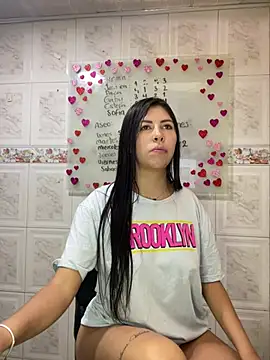 Snapshot of Alanna_atm_ chatting on February 5, 2025, 6:15 pm Alanna atm online show from February 5, 2025, 6:15 pm