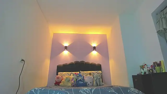 Sofia Clauss  online show from April 23, 2026, 4:14 am