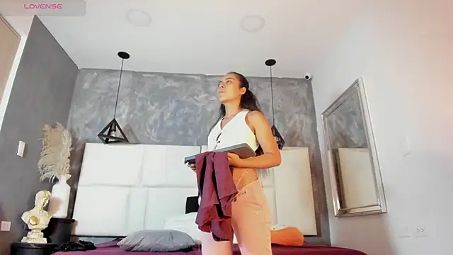 Sofia Clauss  online show from August 7, 2026, 4:25 am