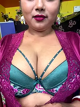 Snapshot of OrgsmMust chatting on October 12, 2025, 6:40 pm OrgsmMust online show from October 12, 2025, 6:40 pm