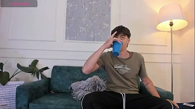 Snapshot of AlessandroDybala chatting on October 8, 2025, 12:03 pm AlessandroDybala online show from October 8, 2025, 12:03 pm