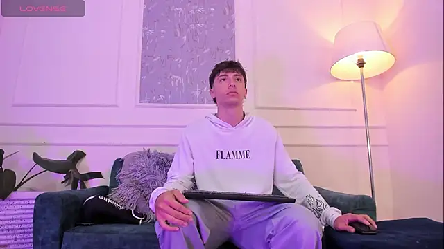 Snapshot of AlessandroDybala chatting on October 9, 2025, 12:03 pm AlessandroDybala online show from October 9, 2025, 12:03 pm