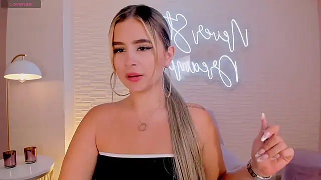 AnnaBrooks1 online show from January 27, 2025, 7:24 pm