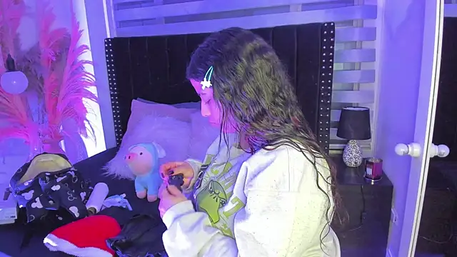 Snapshot of Sofiia-Rubb chatting on December 28, 2024, 3:47 am Sofiia-Rubb online show from December 28, 2024, 3:47 am