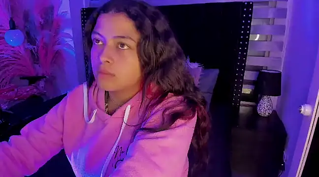 Snapshot of Sofiia-Rubb chatting on February 4, 2025, 3:44 am Sofiia-Rubb online show from February 4, 2025, 3:44 am