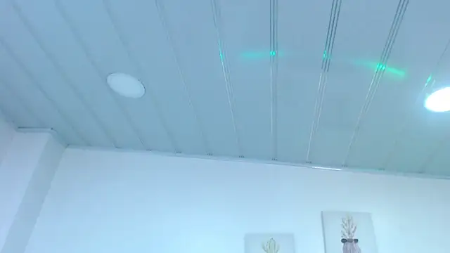 Snapshot of candy_lux_ chatting on October 3, 2025, 8:39 pm candy lux online show from October 3, 2025, 8:39 pm