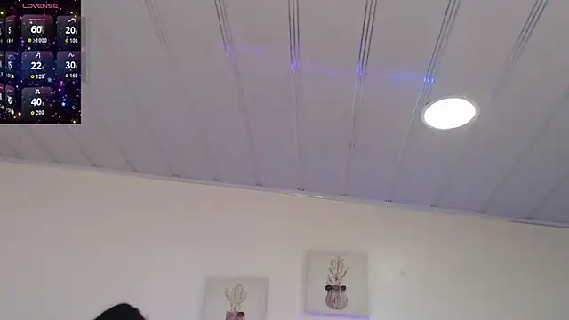 Snapshot of candy_lux_ chatting on April 22, 2026, 3:57 pm candy lux online show from April 22, 2026, 3:57 pm