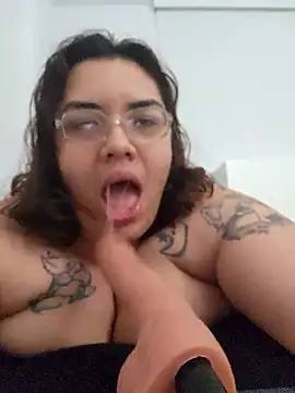 Snapshot of WitchiKitti chatting on March 19, 2026, 5:22 am WitchiKitti online show from March 19, 2026, 5:22 am