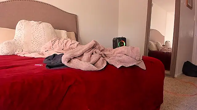 yiauana online show from February 7, 2026, 10:35 pm