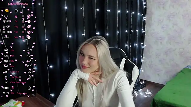 VikaPowers online show from February 12, 2025, 10:48 pm