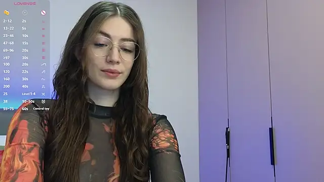 Ester Hill online show from October 20, 2025, 10:32 pm