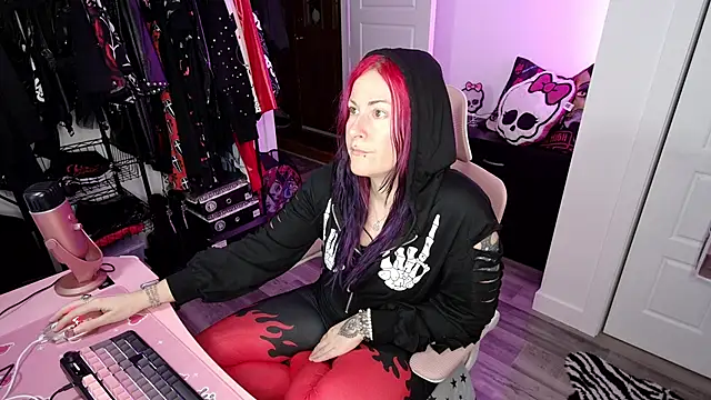 Snapshot of gennyrock chatting on October 22, 2025, 11:15 pm gennyrock online show from October 22, 2025, 11:15 pm