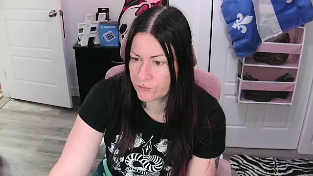 Snapshot of gennyrock chatting on July 12, 2026, 12:18 pm gennyrock online show from July 12, 2026, 12:18 pm