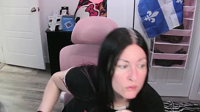 Snapshot of gennyrock chatting on July 25, 2026, 12:14 pm gennyrock online show from July 25, 2026, 12:14 pm