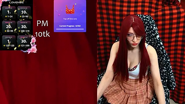 Snapshot of ElliMoor chatting on November 13, 2025, 8:35 am ElliMoor online show from November 13, 2025, 8:35 am