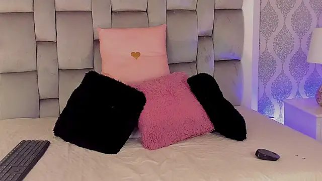 Charlotte  08 online show from September 24, 2025, 2:15 am