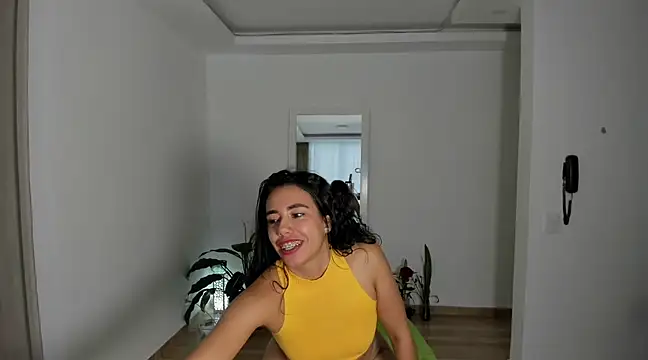 Snapshot of susana_monroy chatting on February 2, 2025, 11:21 pm susana monroy online show from February 2, 2025, 11:21 pm