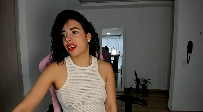 Snapshot of susana_monroy chatting on February 4, 2025, 8:17 pm susana monroy online show from February 4, 2025, 8:17 pm