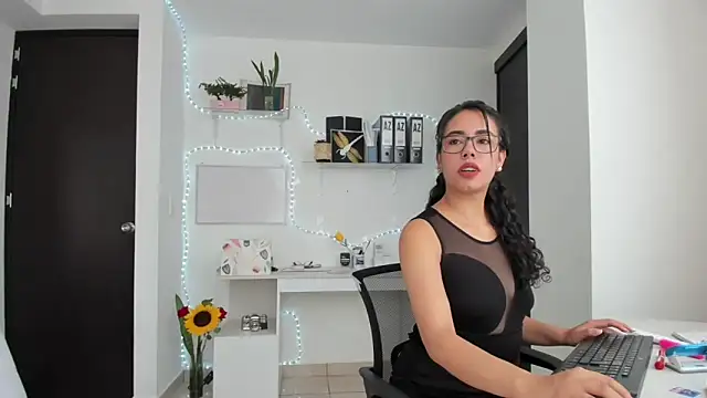susana monroy online show from May 6, 2026, 6:46 pm