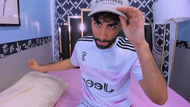 MilanZaire online show from October 22, 2025, 12:44 am