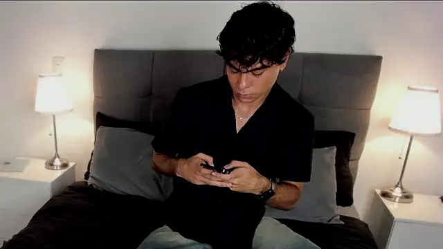 Snapshot of oliversstream chatting on January 12, 2025, 2:14 am oliversstream online show from January 12, 2025, 2:14 am