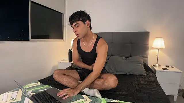 Snapshot of oliversstream chatting on February 3, 2025, 2:14 am oliversstream online show from February 3, 2025, 2:14 am