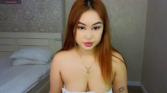 Diana Moon  online show from April 30, 2026, 1:23 am