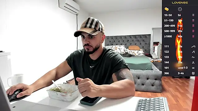 Snapshot of supermanboy94 chatting on October 6, 2025, 6:55 am supermanboy94 online show from October 6, 2025, 6:55 am