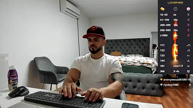 Snapshot of supermanboy94 chatting on October 9, 2025, 6:00 am supermanboy94 online show from October 9, 2025, 6:00 am