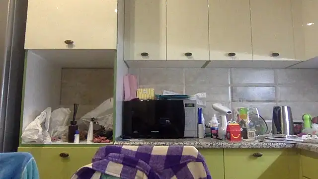 Karolina llove online show from October 3, 2025, 8:17 pm