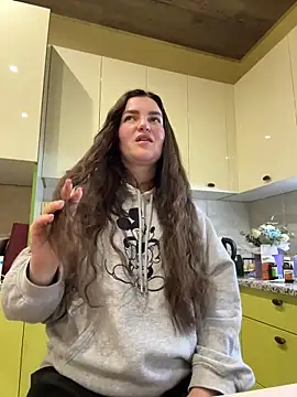 Karolina llove online show from October 29, 2025, 10:44 pm