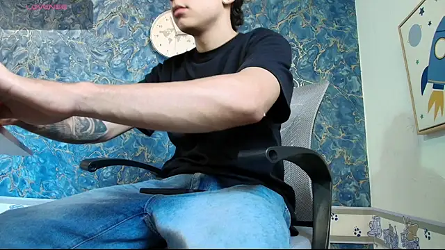 Snapshot of Rhaegal_hot chatting on November 9, 2025, 7:56 pm Rhaegal hot online show from November 9, 2025, 7:56 pm