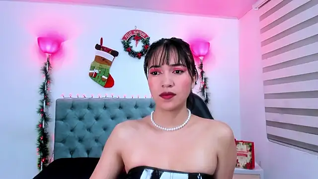 lina bedoya  online show from December 6, 2024, 11:44 am
